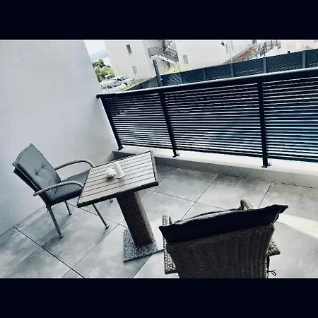 With Swimming Pool Lagotto 아파트