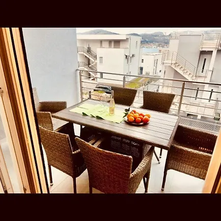 With Swimming Pool Lagotto 아파트 *