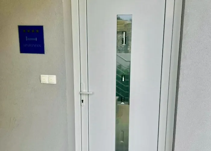 With Swimming Pool Lagotto 아파트 트로기르