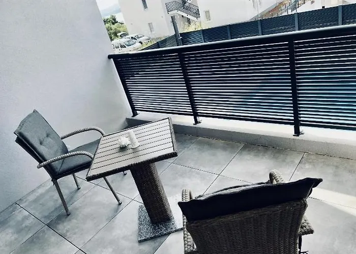 With Swimming Pool Lagotto 아파트